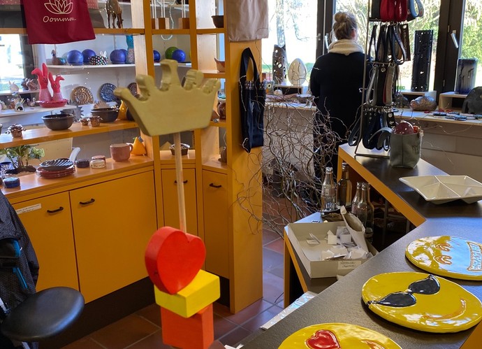 Blick in den Verkaufsraum der Ergotherapie (Bild: LWL/Schufi)
