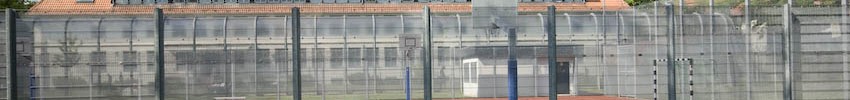 Blick auf einen eingezäunten Sportplatz (Bild: LWL/Arendt))